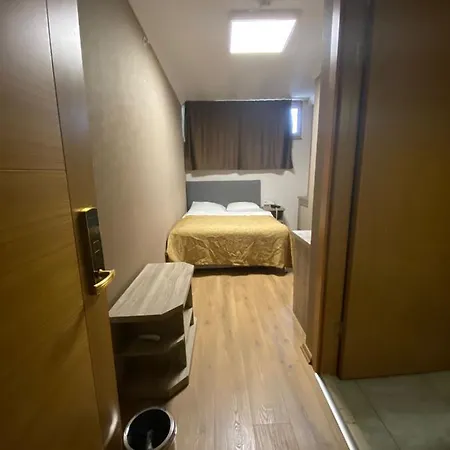 Golden Lounge Hotel